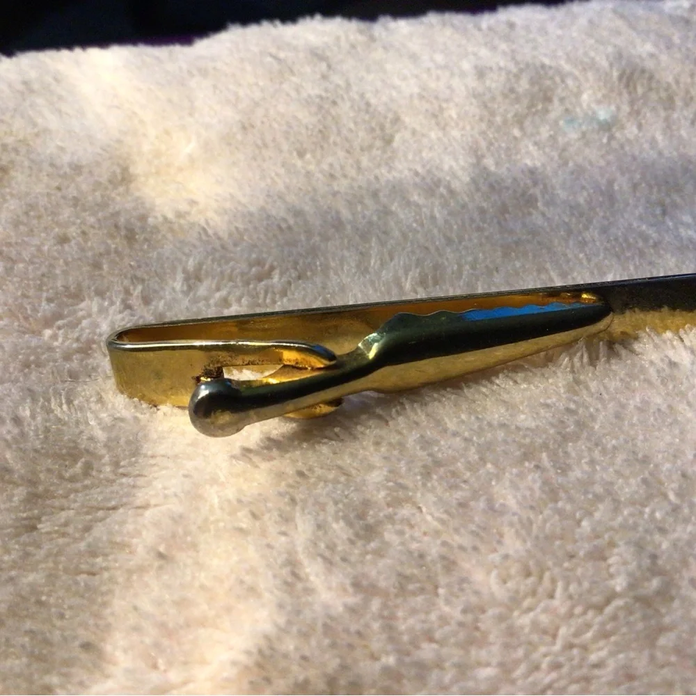 Men's Gold Ribbed Tie Clip - Sleek Professional Finish